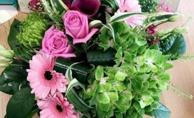 Bouquet rond moderne, Vaugneray, Alloin Fleurs