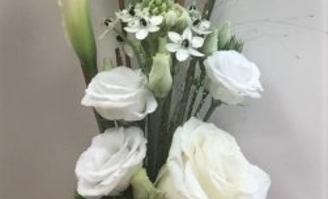 Petit bouquet avec vase, Vaugneray, Alloin Fleurs